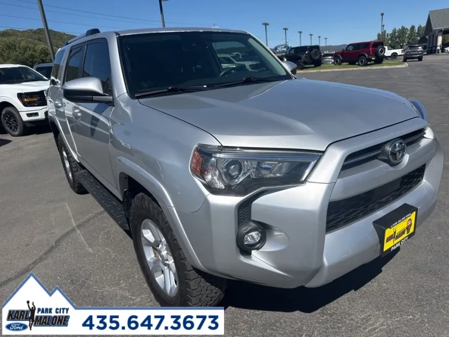 2022 Toyota 4Runner SR5 photo 1
