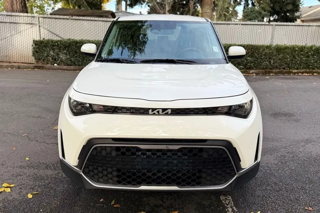 2024 Kia Soul LX photo 1