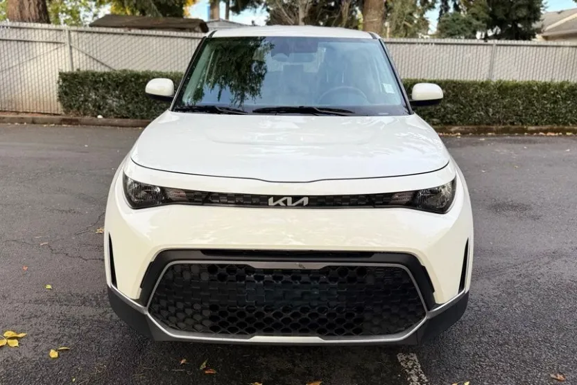 2024 Kia Soul LX photo 1