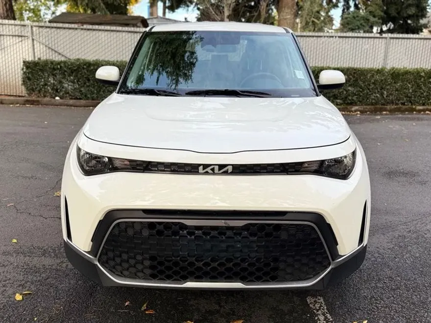 2024 Kia Soul LX photo 1