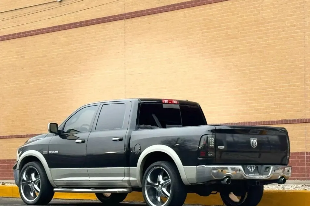 2010 Dodge Ram Laramie photo 1
