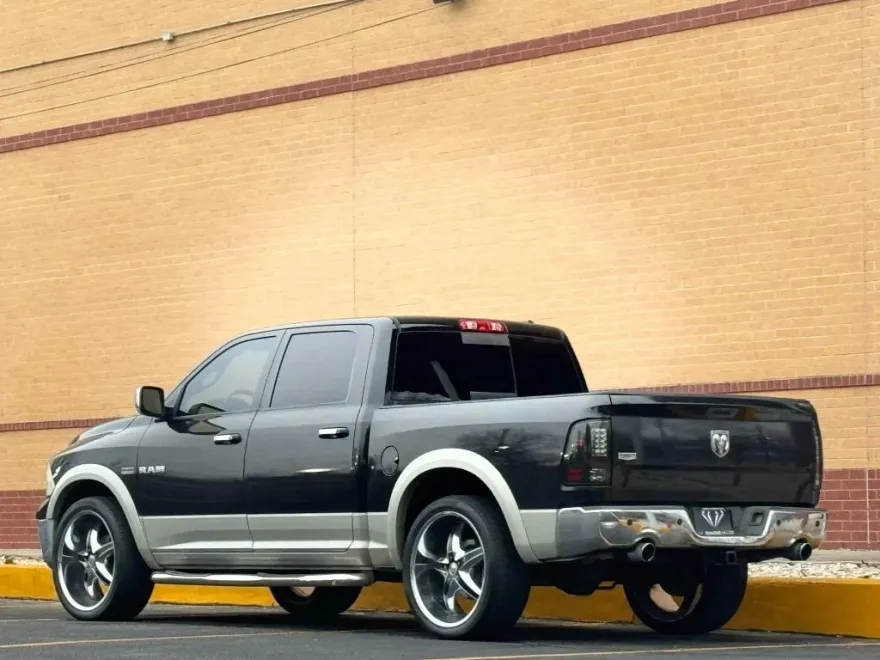 2010 Dodge Ram Laramie photo 1