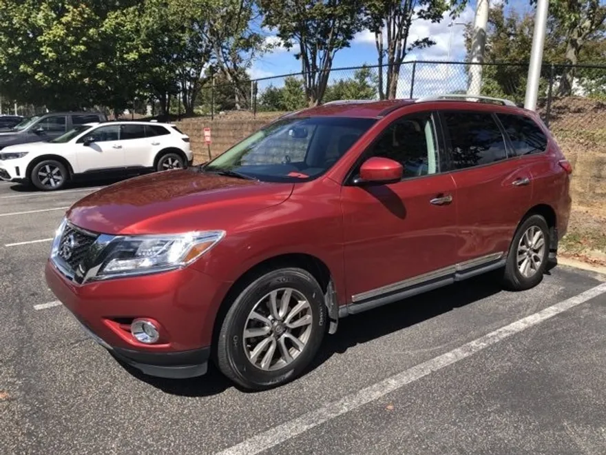 2013 Nissan Pathfinder SL photo 1