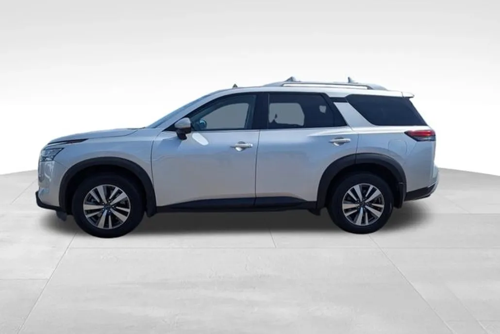 2023 Nissan Pathfinder SL photo 1