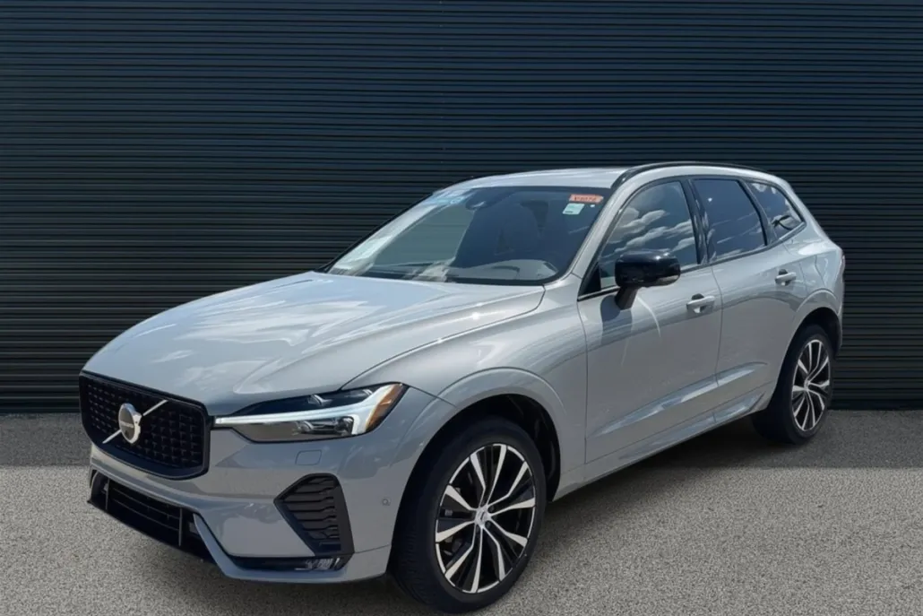 2025 Volvo XC60 B5 Plus photo 1
