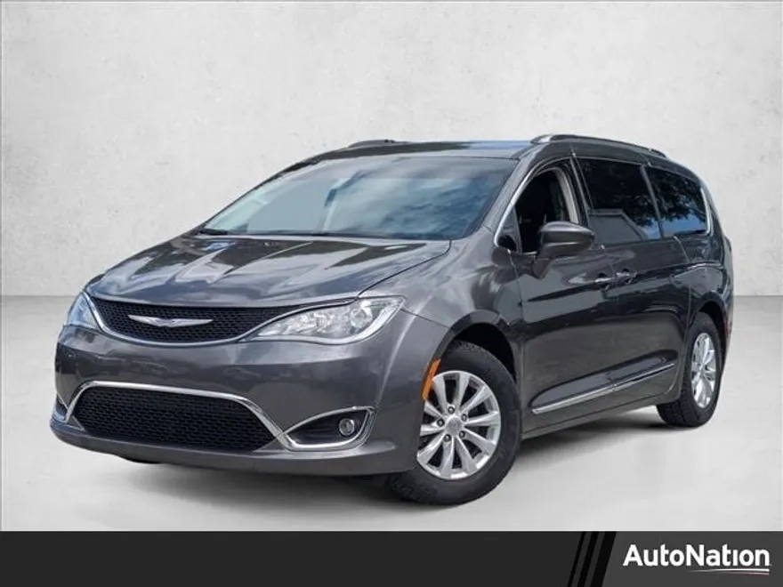 2018 Chrysler Pacifica Touring L photo 1