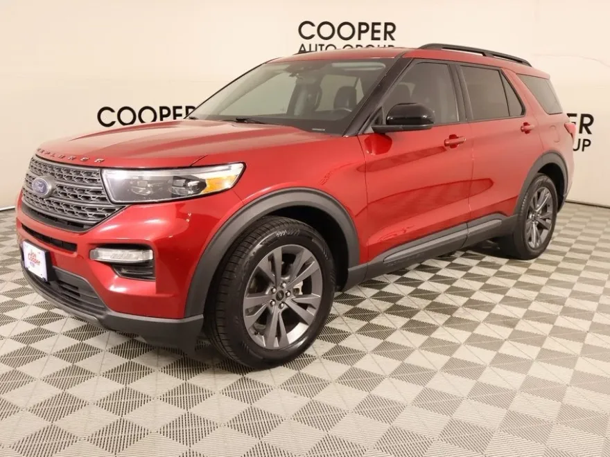 2023 Ford Explorer XLT photo 1