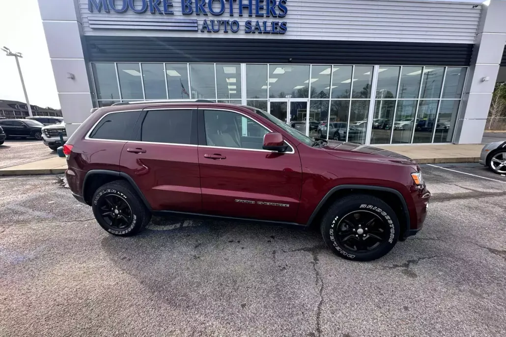 2017 Jeep Grand Cherokee Laredo photo 1
