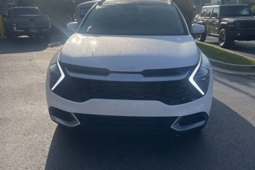 2025 Kia Sportage EX photo 1