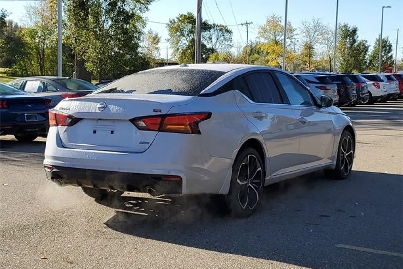 2025 Nissan Altima 2.5 SR photo 1