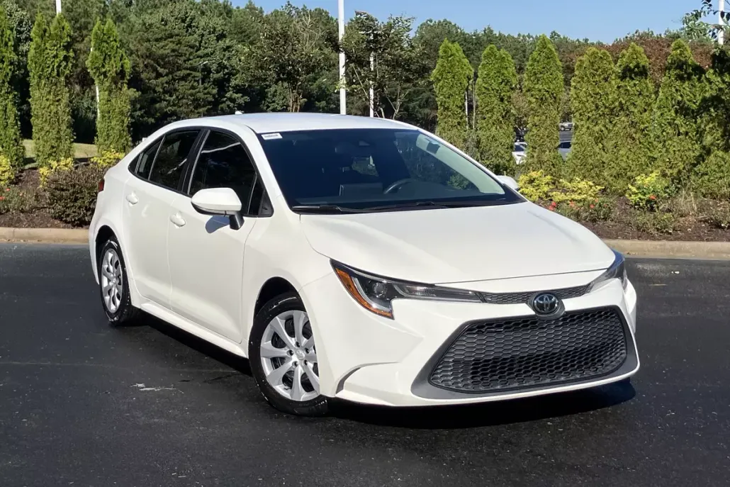 2021 Toyota Corolla LE photo 1