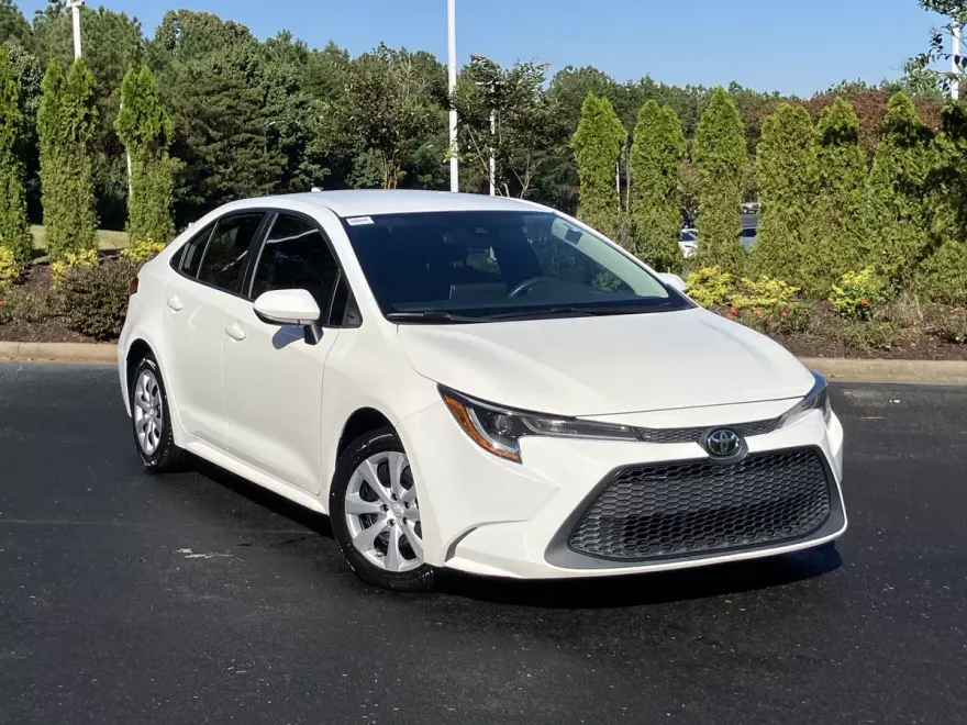 2021 Toyota Corolla LE photo 1