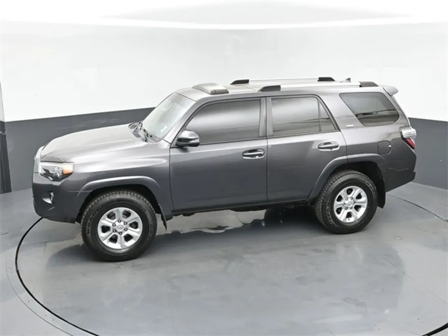 2019 Toyota 4Runner SR5 photo 1