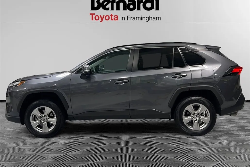 2023 Toyota RAV4 XLE photo 1
