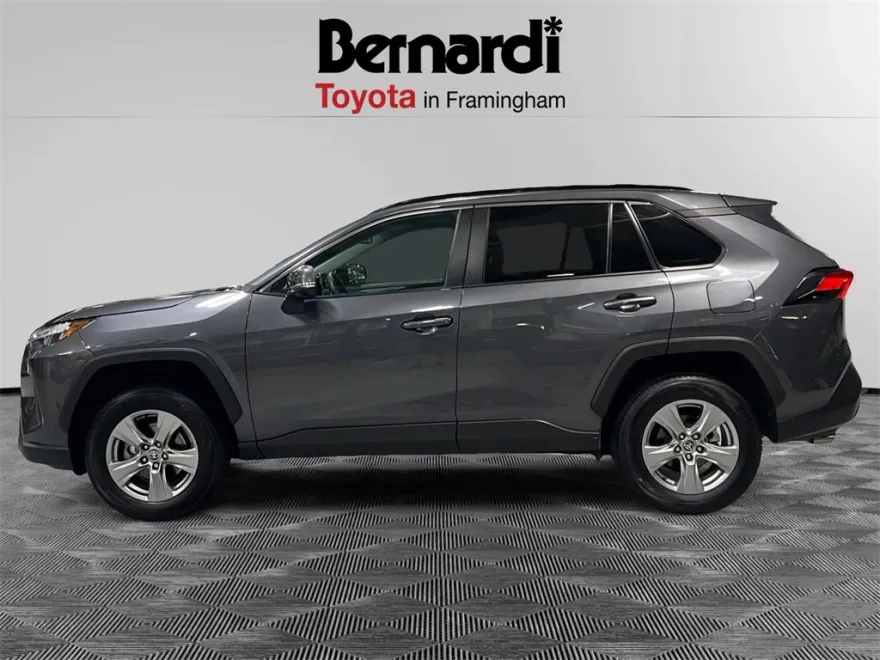 2023 Toyota RAV4 XLE photo 1