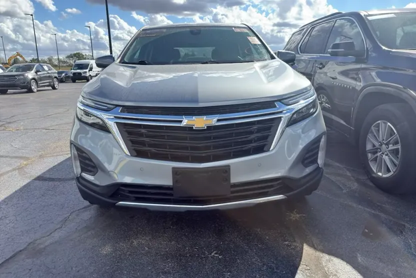 2023 Chevrolet Equinox LT photo 1