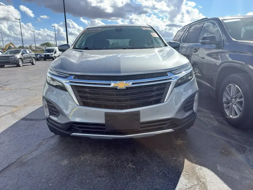 2023 Chevrolet Equinox LT photo 1