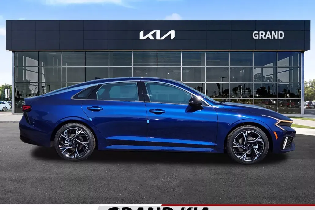 2025 Kia K5 GT-Line photo 1