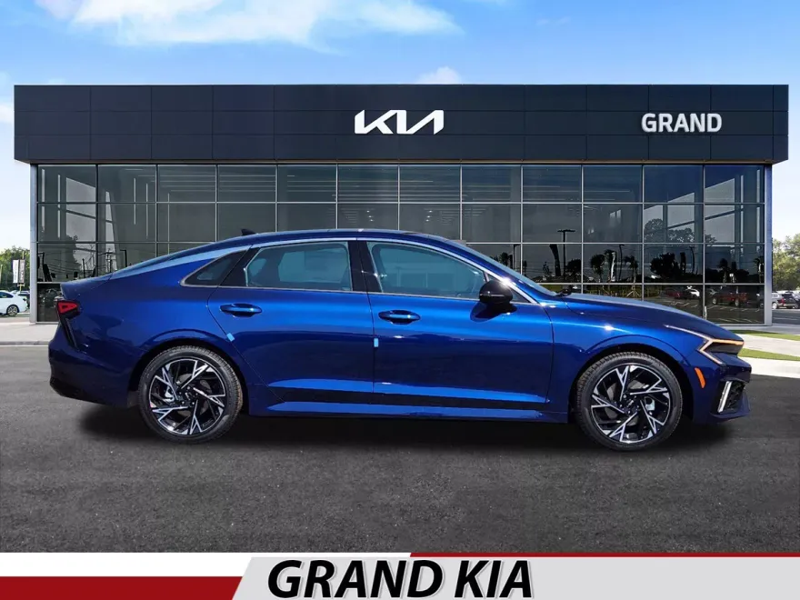 2025 Kia K5 GT-Line photo 1