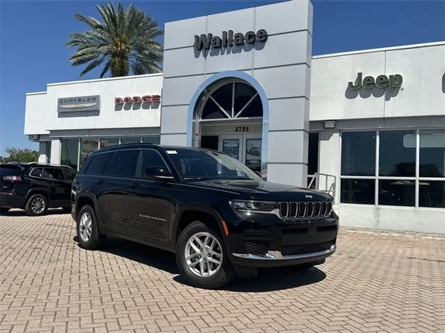 2025 Jeep Grand Cherokee Laredo photo 1