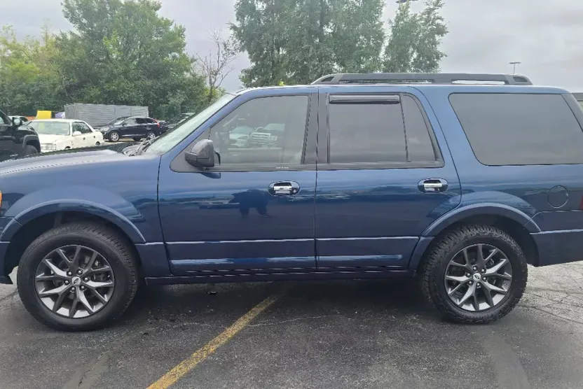 2017 Ford Expedition Limited photo 1