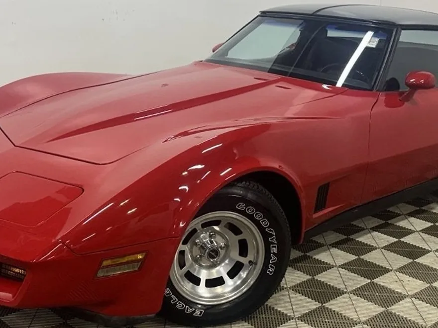 1981 Chevrolet Corvette Base photo 1