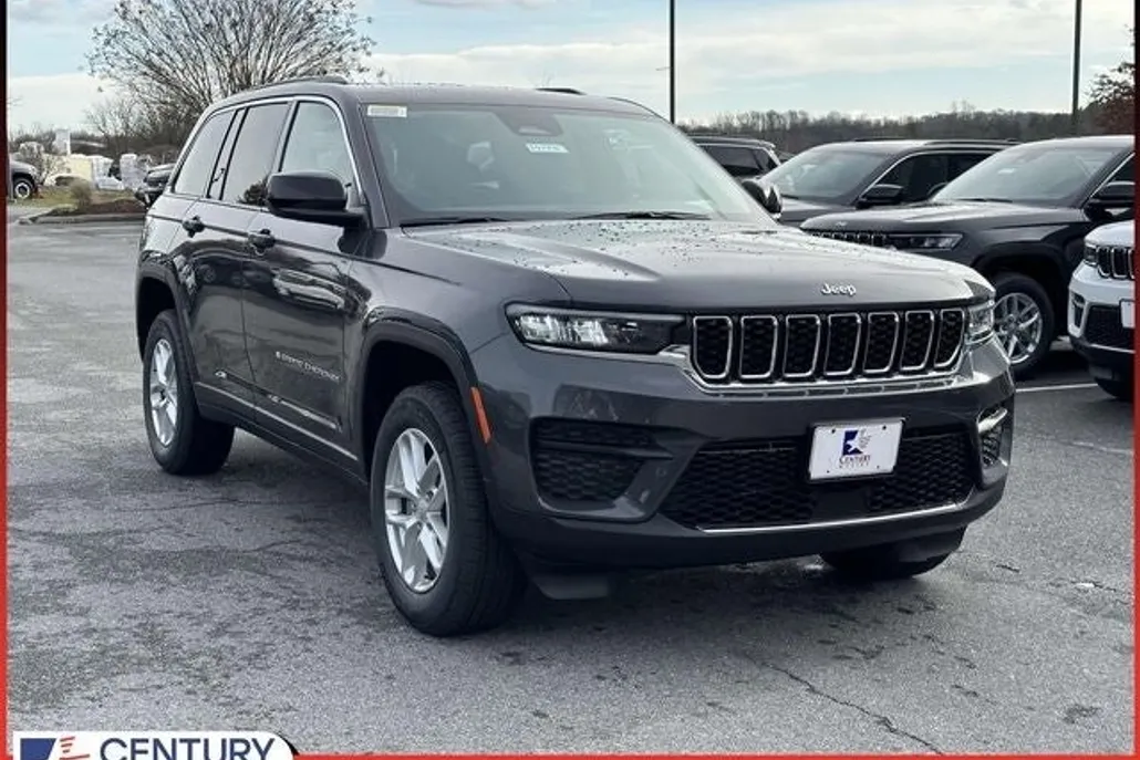 2025 Jeep Grand Cherokee Laredo photo 1