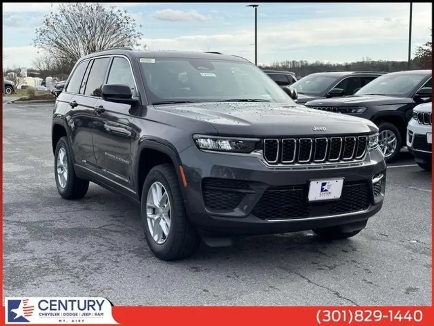 2025 Jeep Grand Cherokee Laredo photo 1