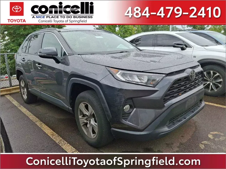 2020 Toyota RAV4 XLE photo 1