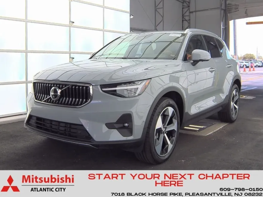 2024 Volvo XC40 Plus photo 1