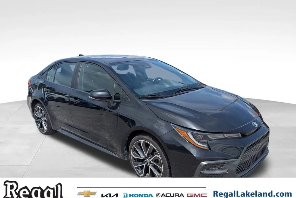 2022 Toyota Corolla SE photo 1