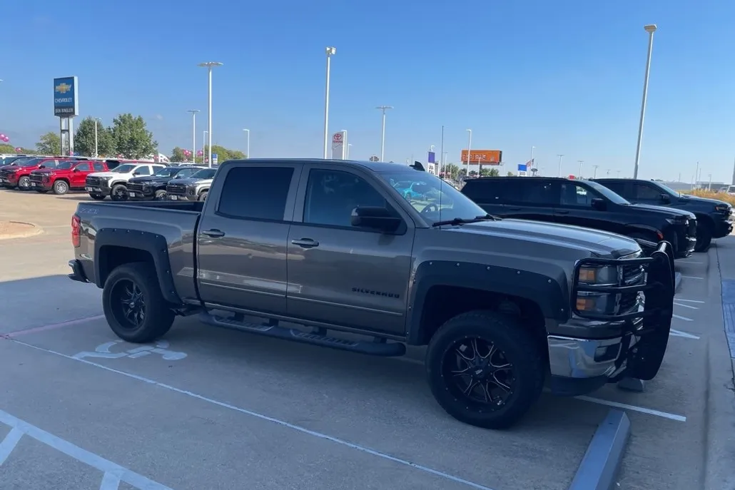 2015 Chevrolet Silverado 1500 LT photo 1