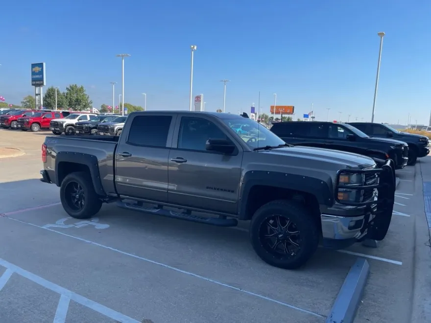 2015 Chevrolet Silverado 1500 LT photo 1