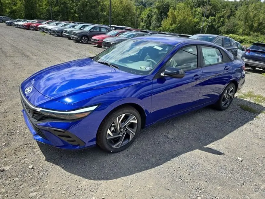 2025 Hyundai Elantra SEL Sport photo 1