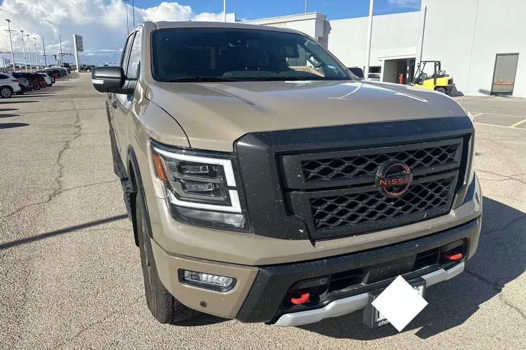 2024 Nissan Titan PRO-4X photo 1