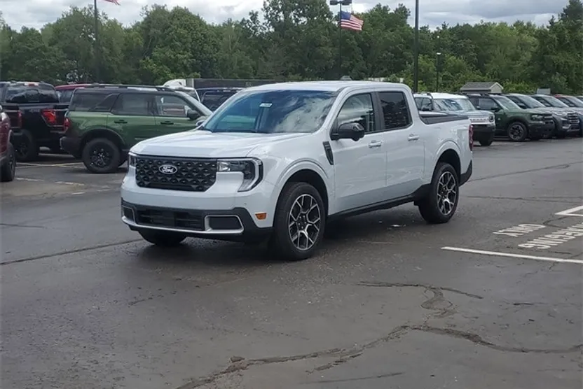 2025 Ford Maverick Lariat photo 1