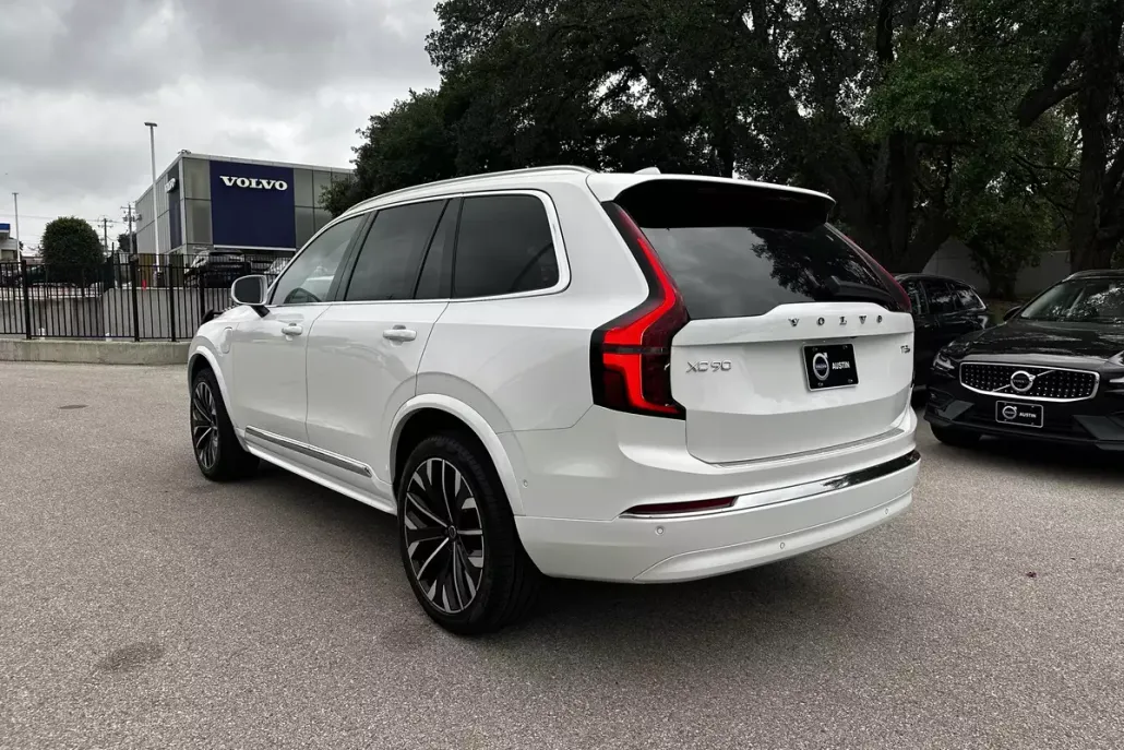 2025 Volvo XC90 Plus T8 photo 1
