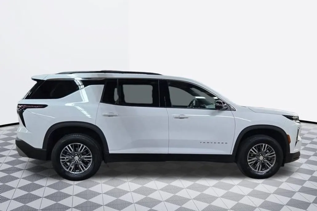 2024 Chevrolet Traverse photo 1
