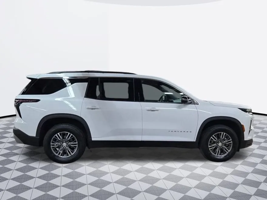2024 Chevrolet Traverse photo 1