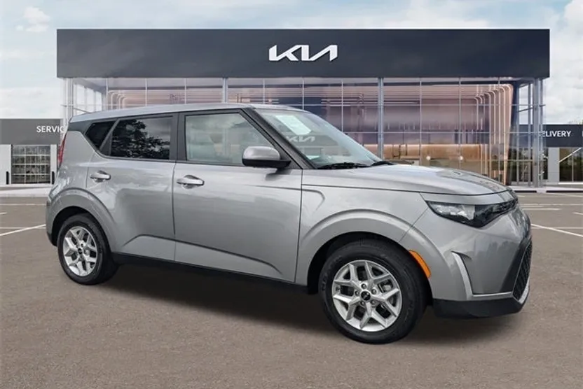 2023 Kia Soul LX photo 1