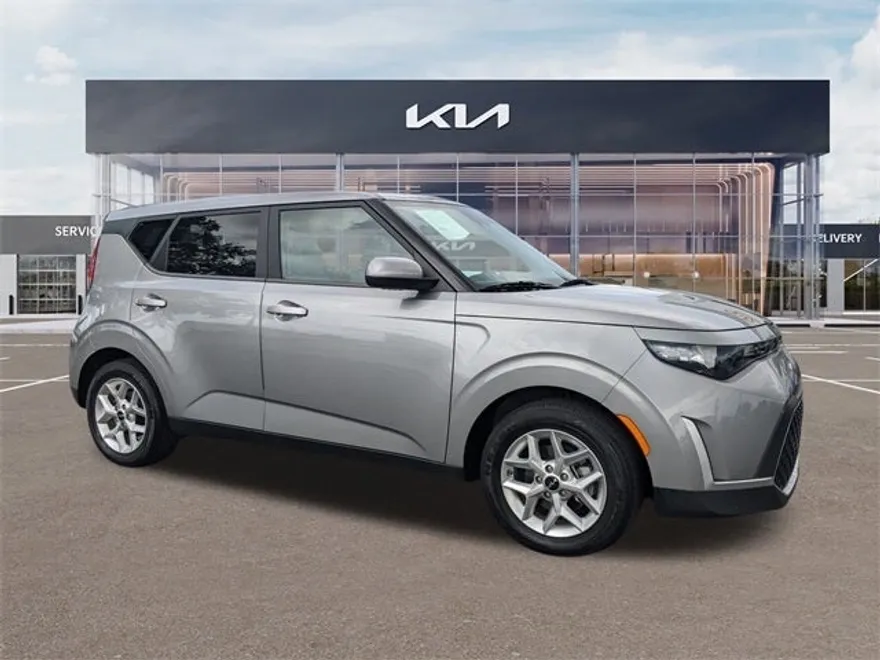 2023 Kia Soul LX photo 1