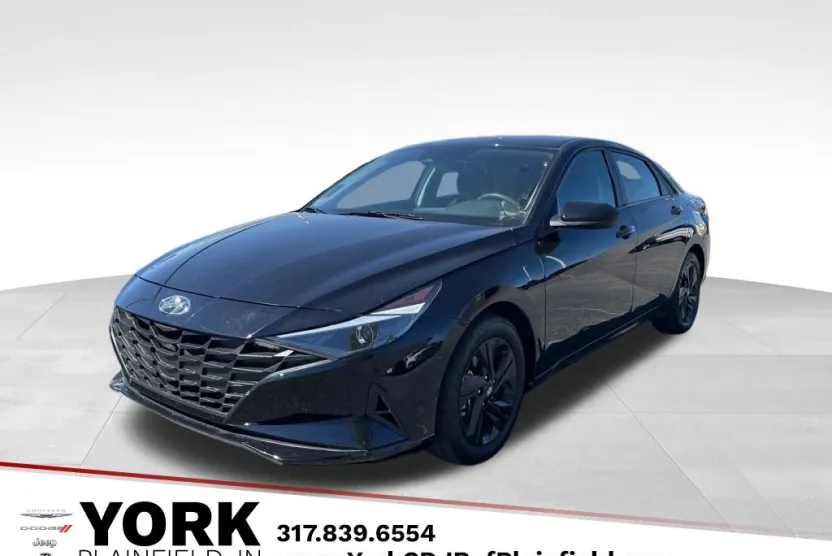2023 Hyundai Elantra SEL photo 1