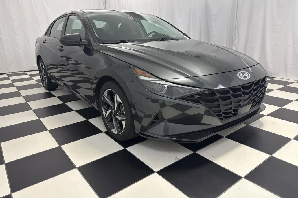 2023 Hyundai Elantra SEL Convenience photo 1