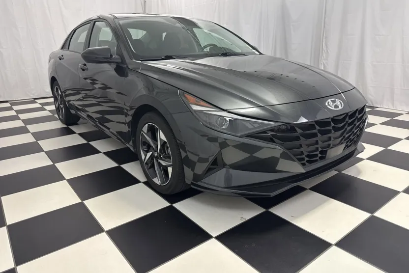 2023 Hyundai Elantra SEL Convenience photo 1