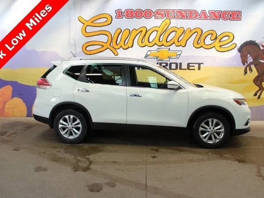 2016 Nissan Rogue SV photo 1