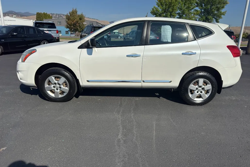 2011 Nissan Rogue S photo 1