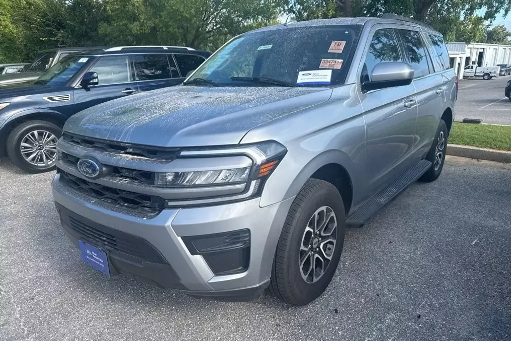 2024 Ford Expedition XLT photo 1