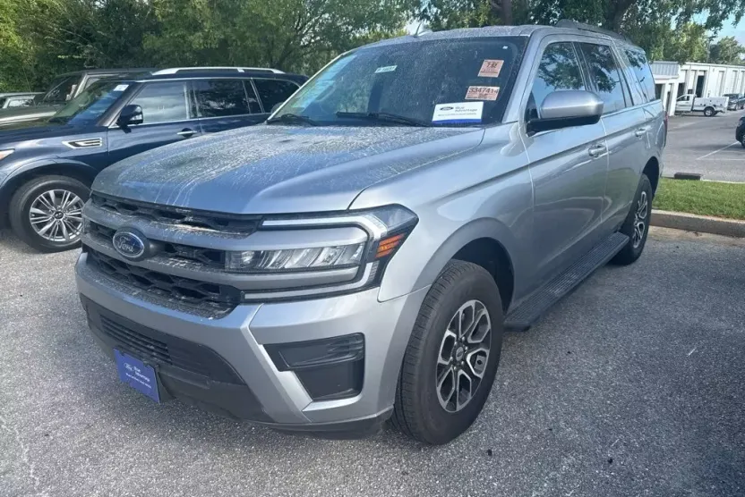 2024 Ford Expedition XLT photo 1