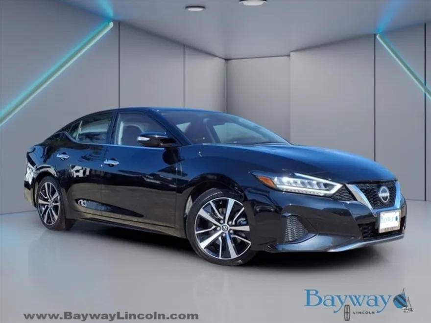 2023 Nissan Maxima SV photo 1