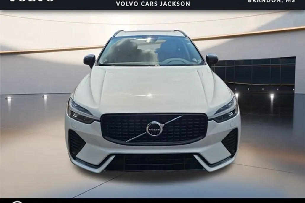 2024 Volvo XC60 B5 Plus photo 1